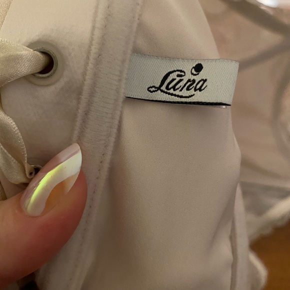 Luna - Picture 6 of 9